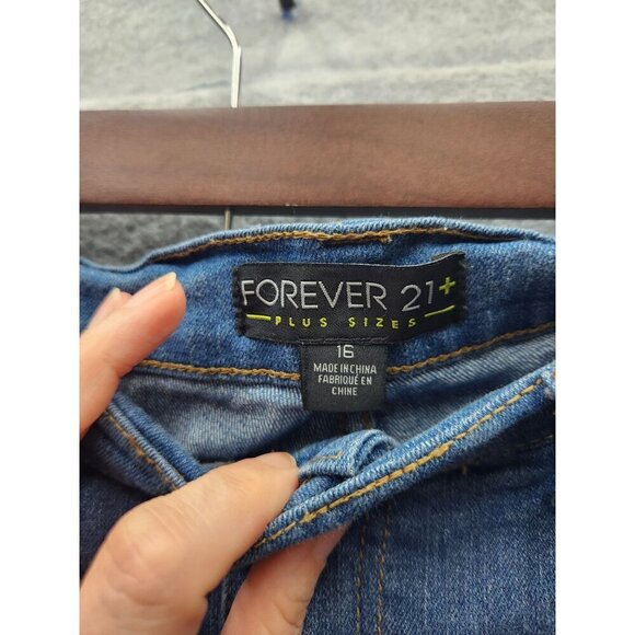 Forever 21+ Womens Plus Size 16 Denim Blue Jean Shorts Casual Mid-Length - Picture 3 of 6